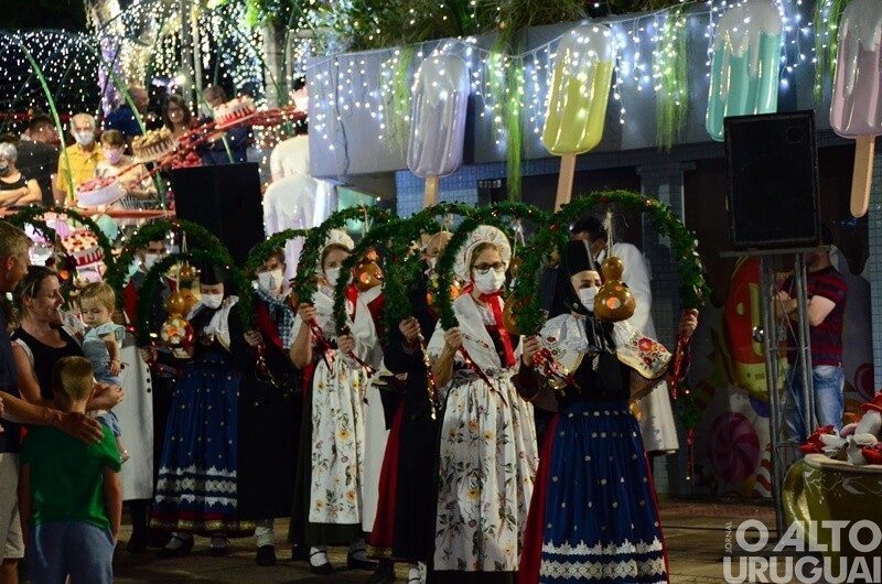 Apresentações do Centro Cultural 25 de Julho marcam noite do Frederico em Luz
