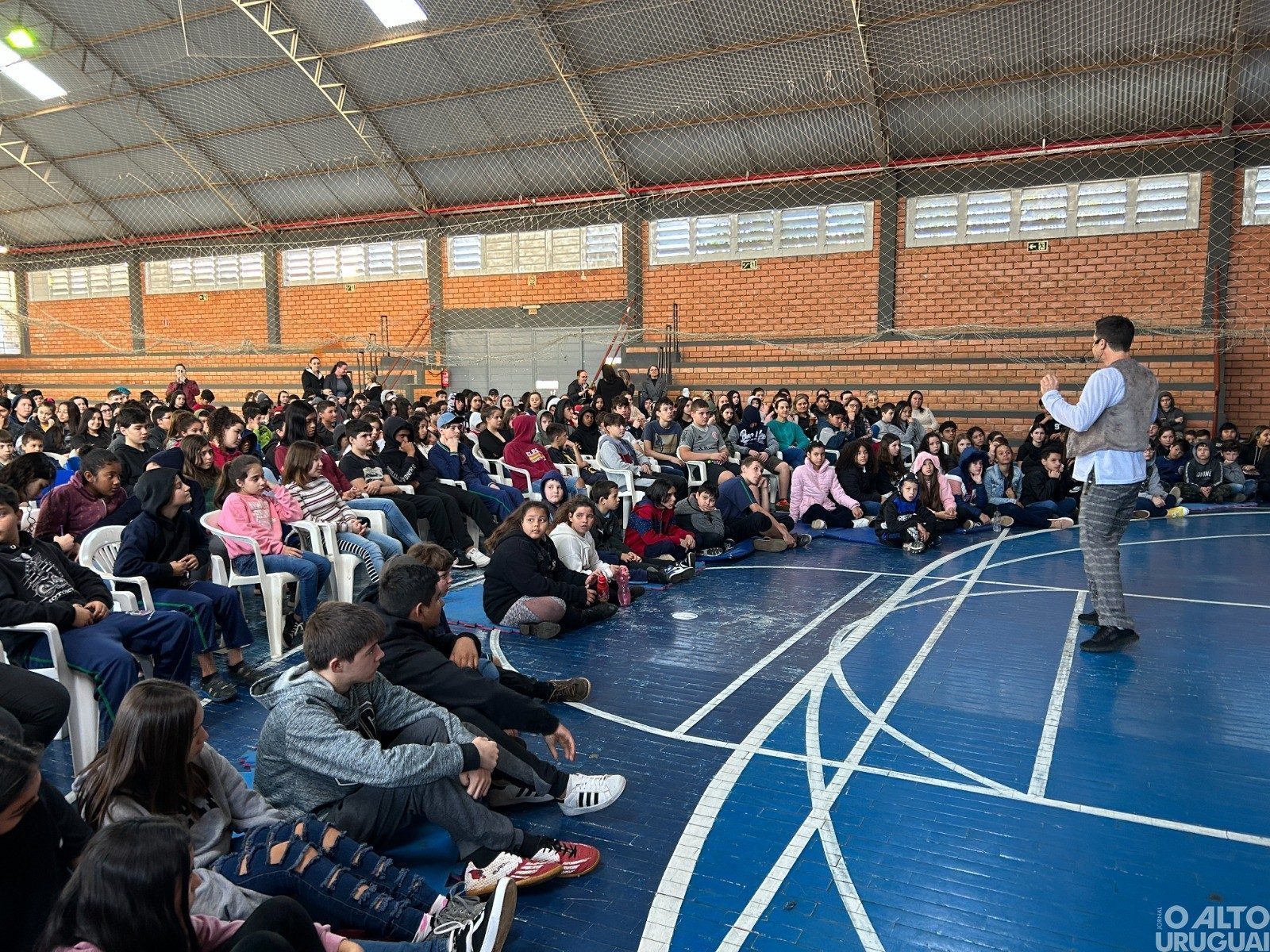 Danilo Gregory apresenta espetáculo “As Travessuras do Maneco” para rede de ensino de FW
