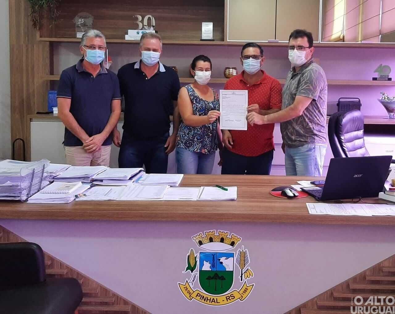 Vereadores de Pinhal anunciam prorrogação de convênio com o Estado