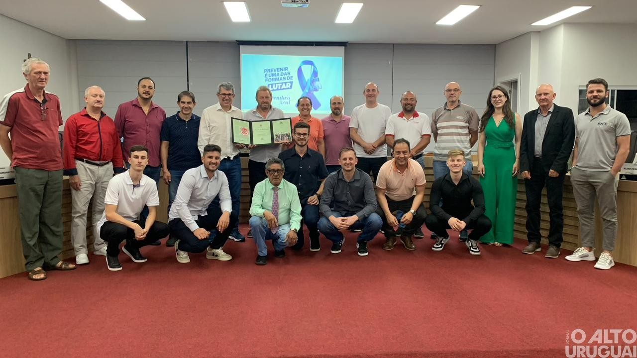 Câmara de FW entrega Moção de Aplausos para marcar os 80 anos do Itapagé