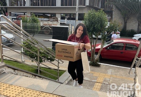Primeira urna entregue no 94º Cartório Eleitoral é do bairro Fátima