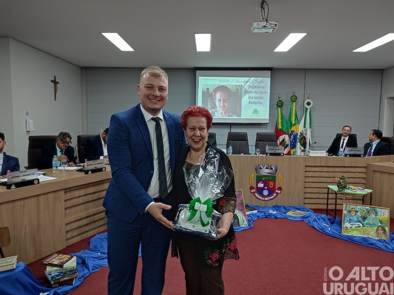 Poder Legislativo valoriza professores com a Condecoração Mérito Educacional Barril