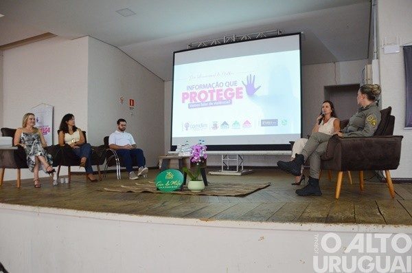 Evento reúne comunidade para debate sobre violência doméstica em FW