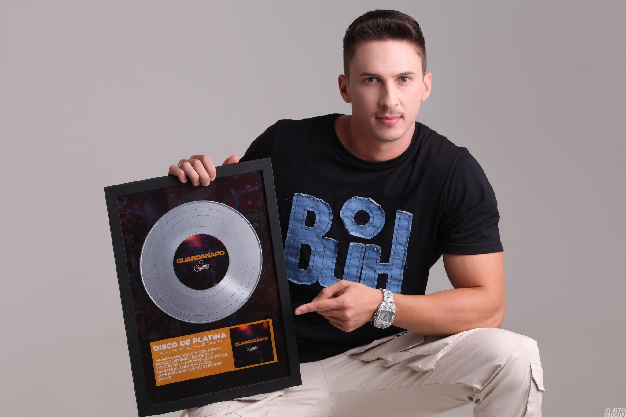 Palmitinhense emplaca novo sucesso com a banda Rainha Musical