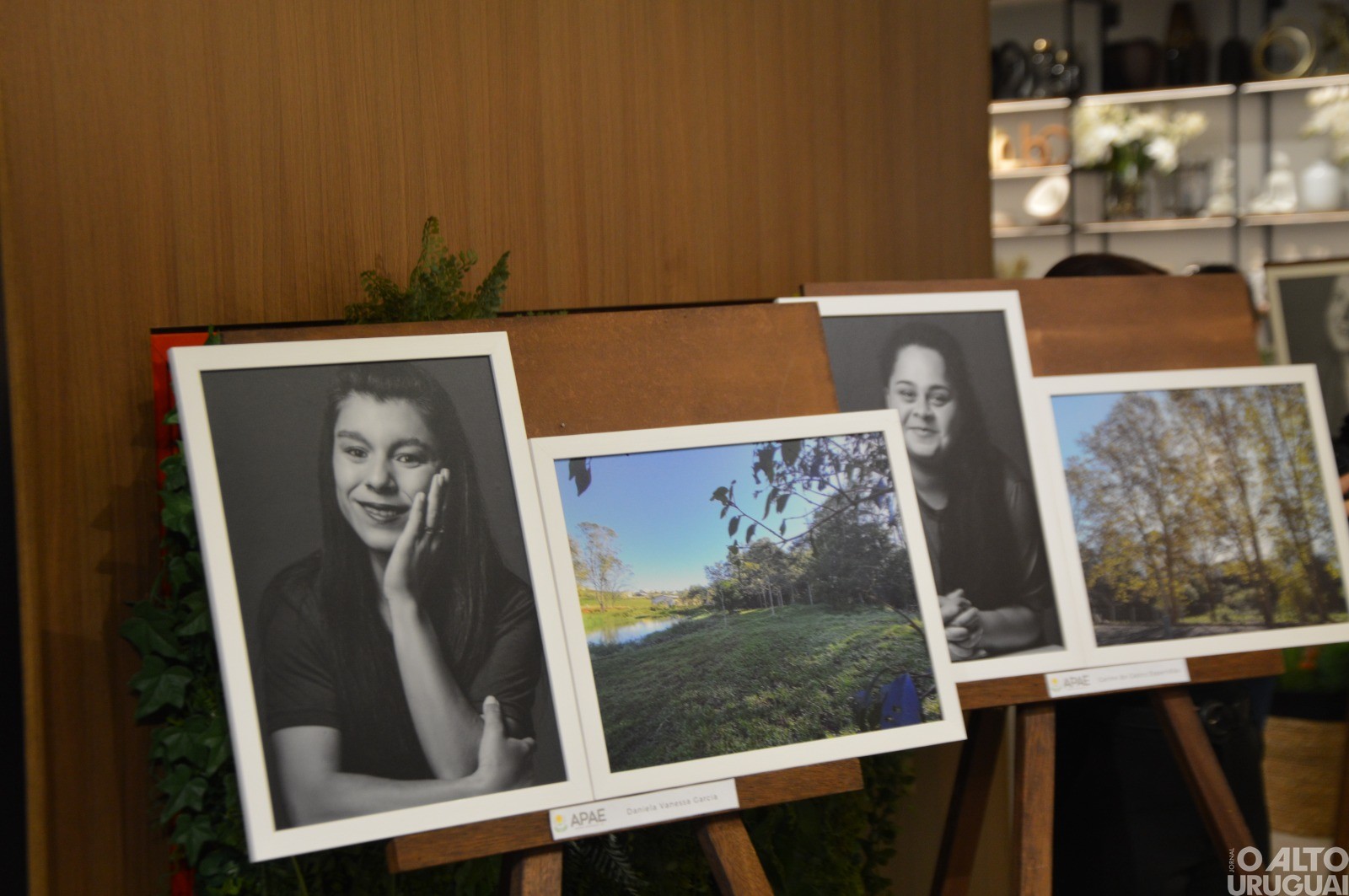 Apae-FW promove exposição fotográfica
