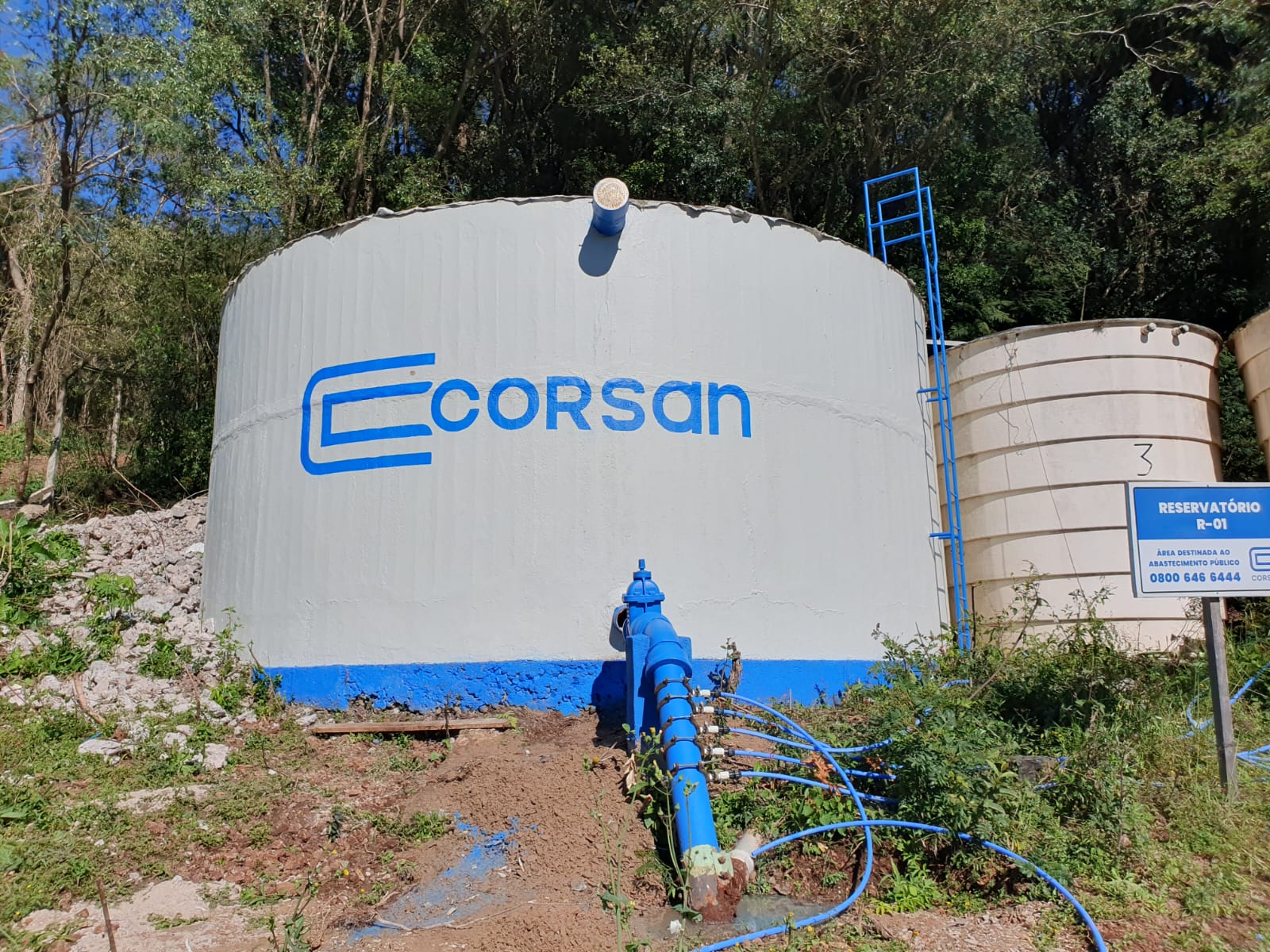Corsan instala redes de esgoto em cinco vias de Erval Seco