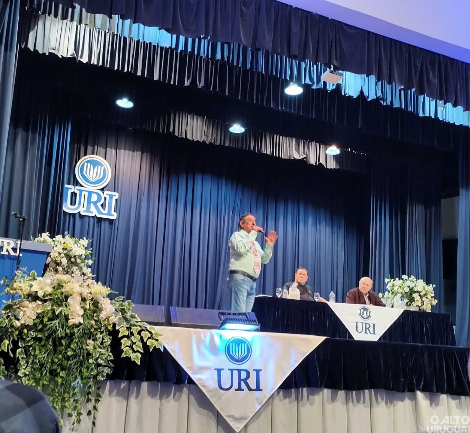Cerca de 400 estudantes participam da aula inaugural do curso de Direito da URI/FW