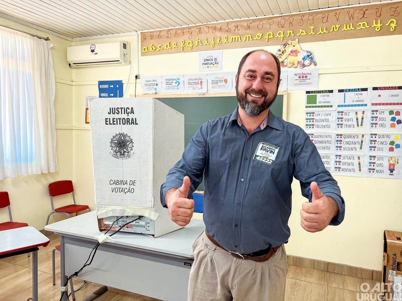 Ricardo Favin também vota pela manhã em FW