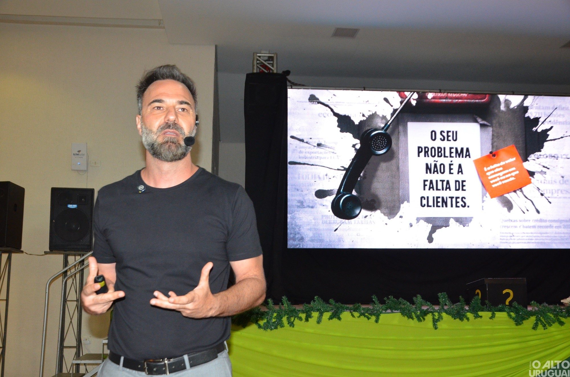 AEFW promove palestra “Novo jeito de atender”