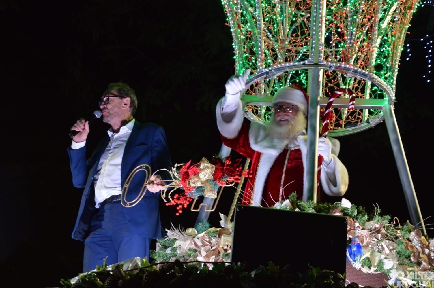 Papai Noel é recebido pela comunidade em FW
