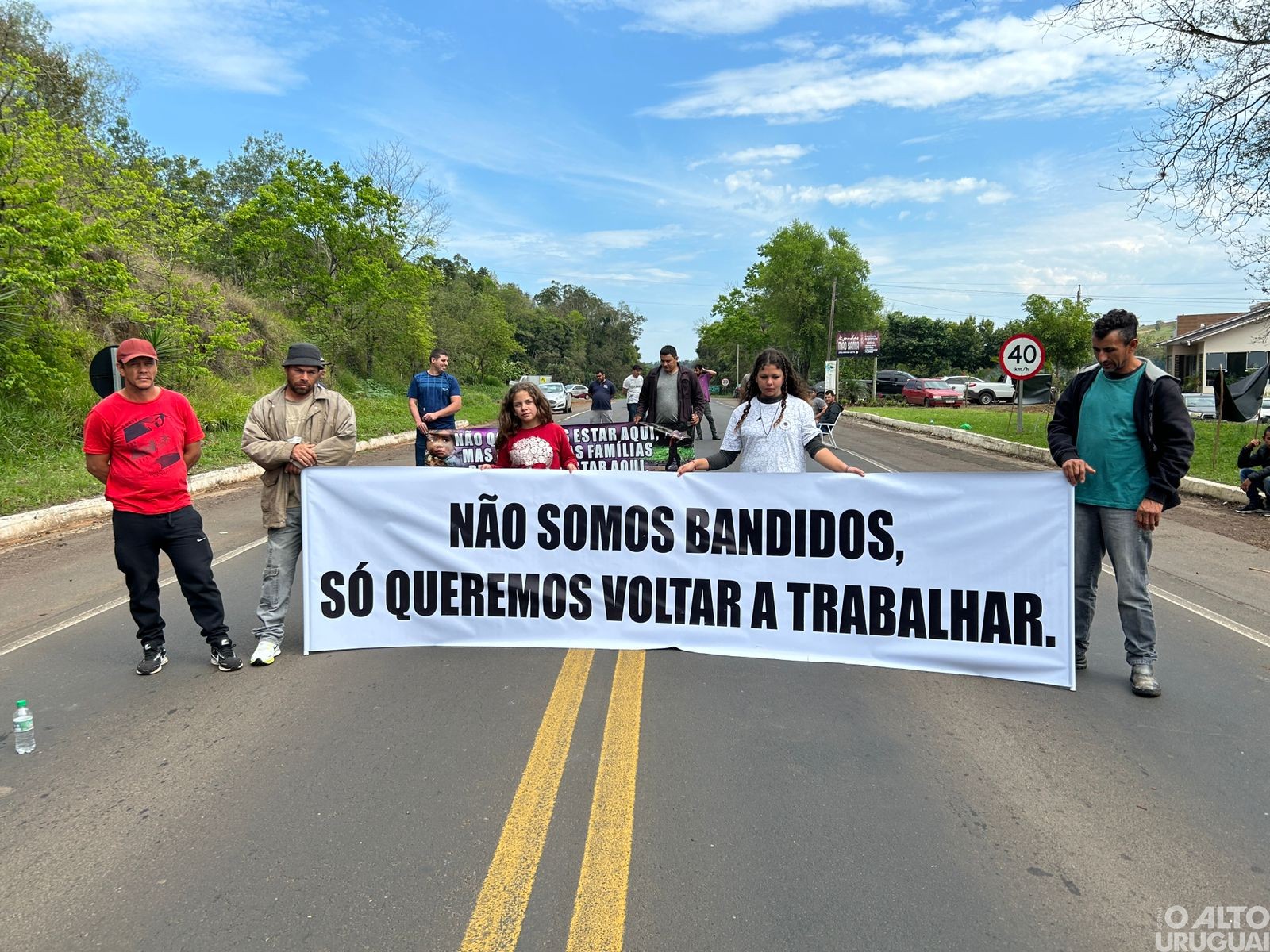 Garimpeiros realizam manifestação na BR-386 em prol da retomada das atividades