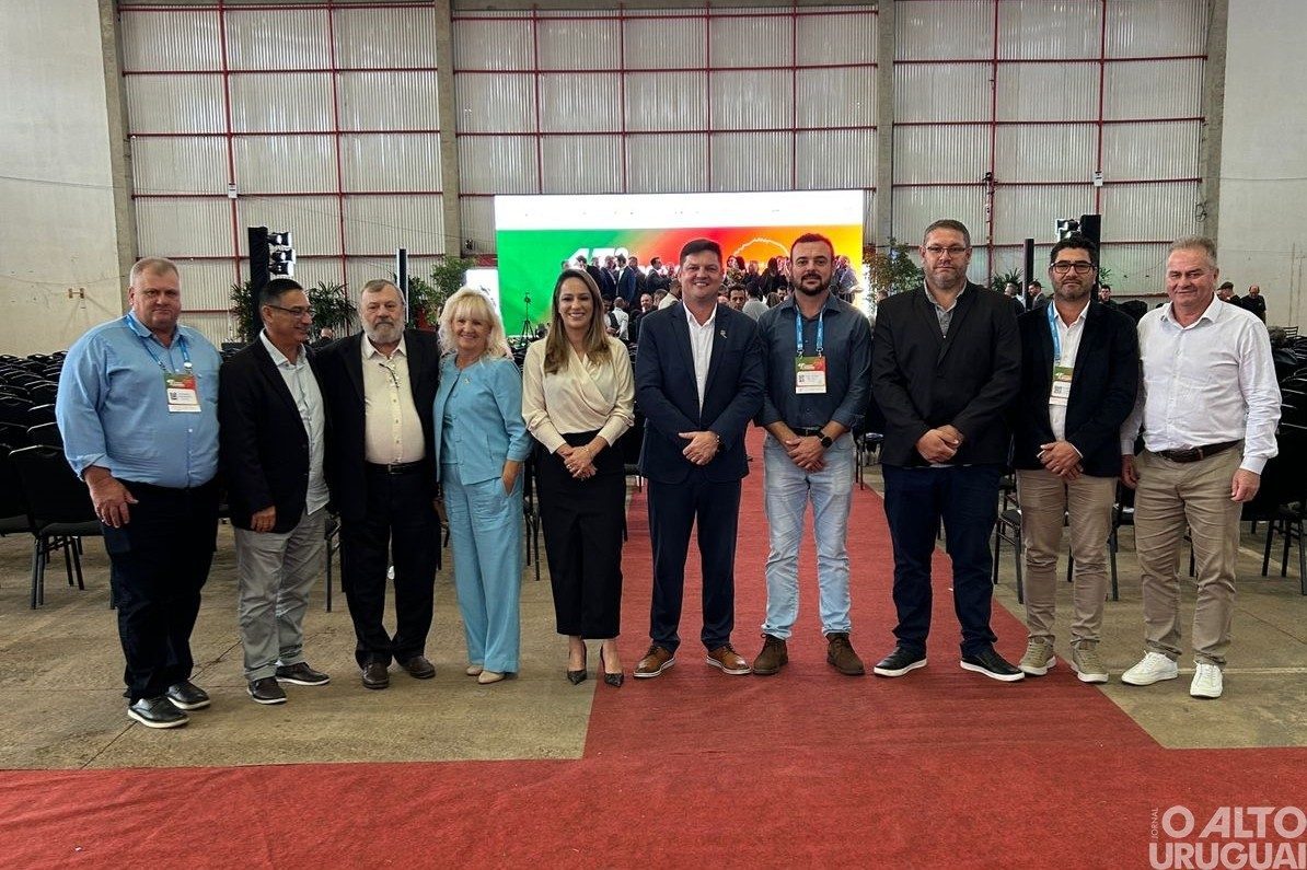 Lideranças da Amzop assumem cargos na nova diretoria da Famurs