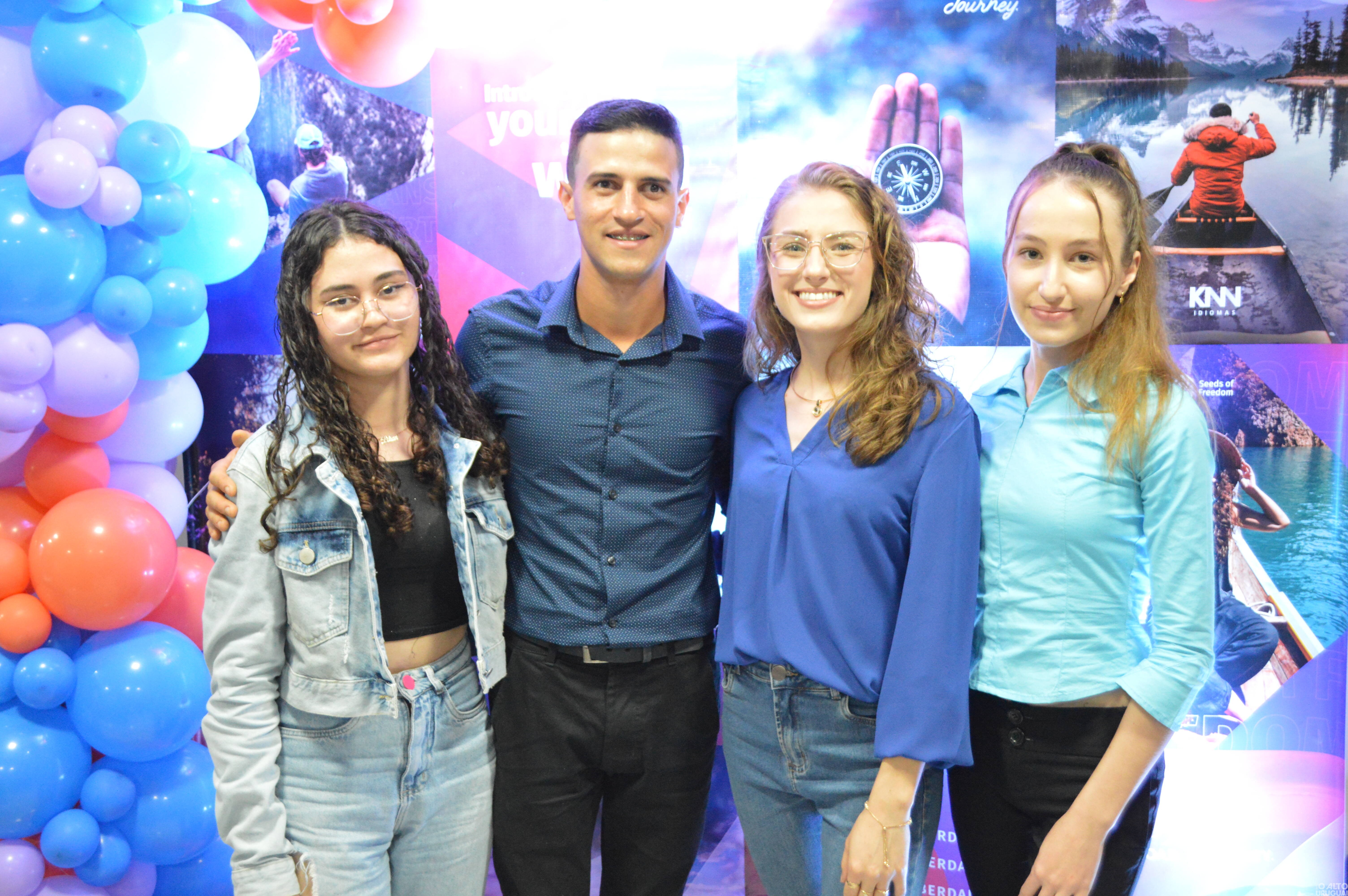 Com cerca de 400 alunos a KNN forma suas primeiras turmas de inglês em FW