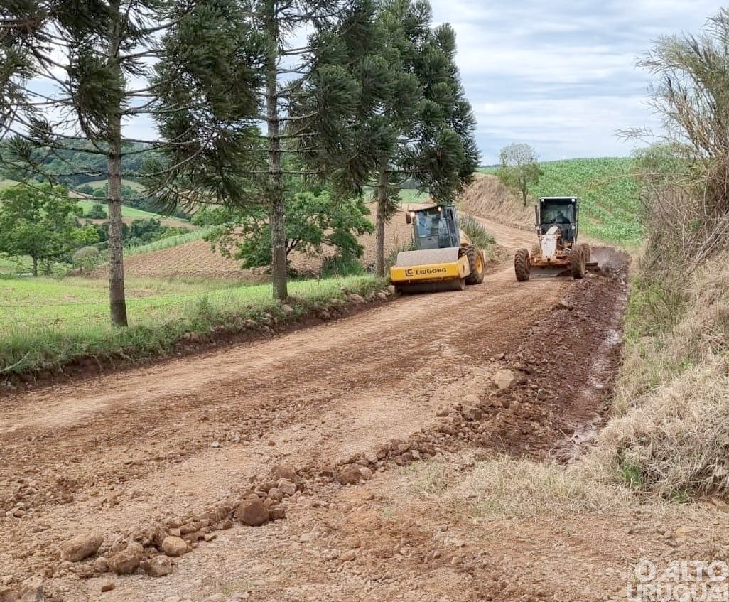 Secretaria de Obras de Jaboticaba trabalha na recuperação de estradas