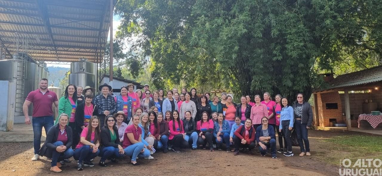 Grupo de mulheres de Caiçara realiza passeio ao Vale das Uvas