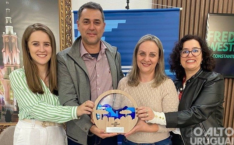Prefeito de Caiçara recebe Prêmio Prefeitura Empreendedora