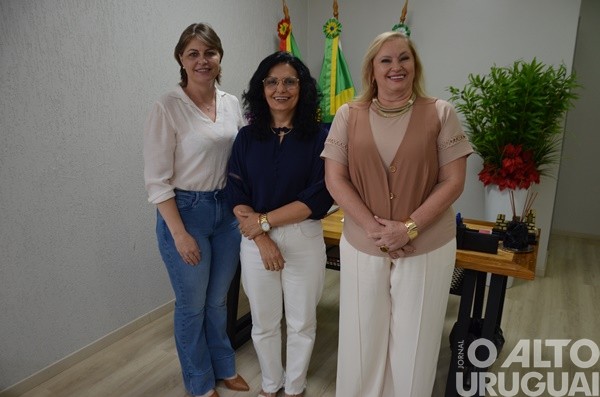 Encontro reúne três prefeitas em exercício da região