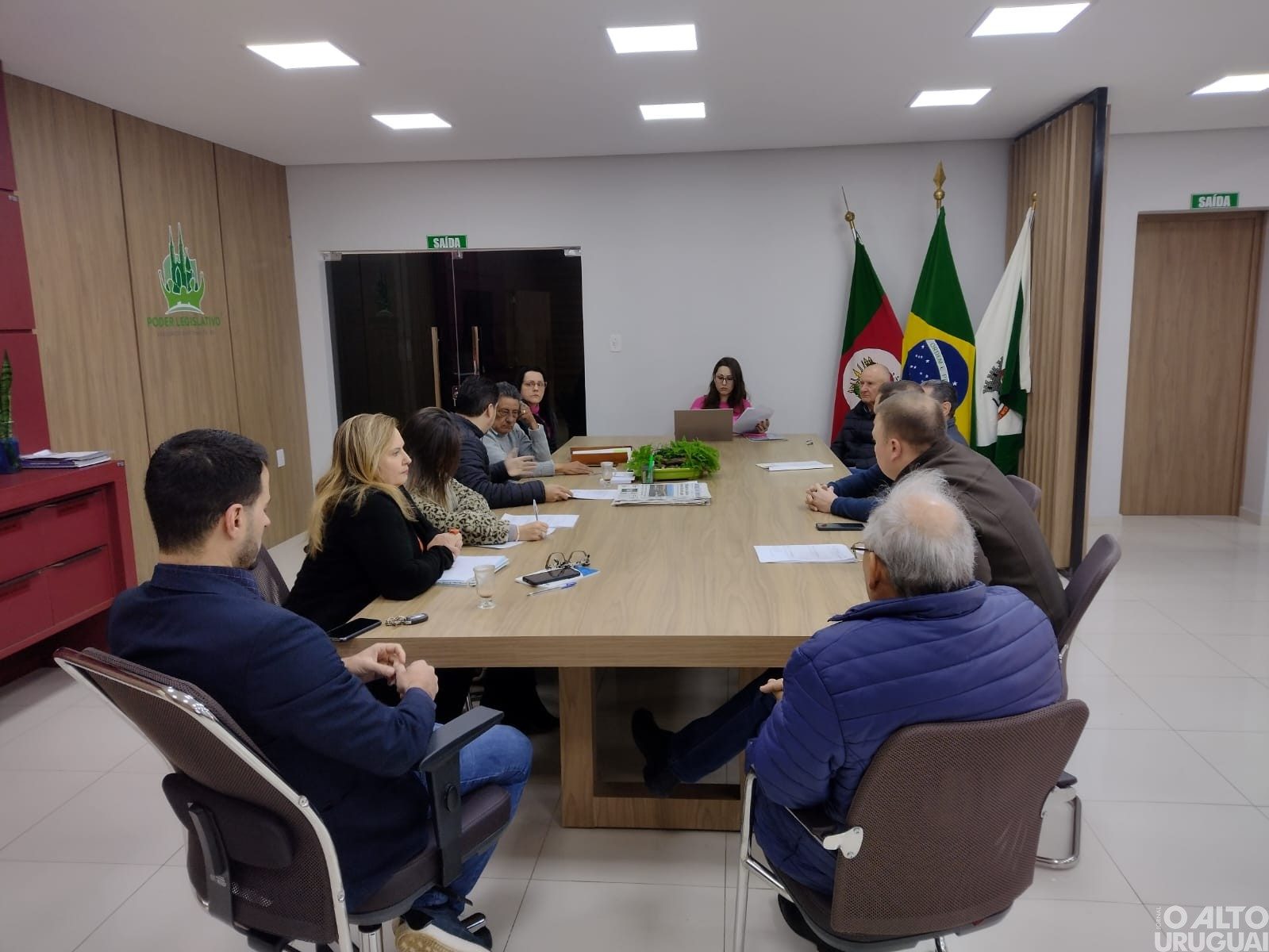 Concurso público e readequação de cargos públicos são tema de reunião entre Executivo e Legislativo de FW