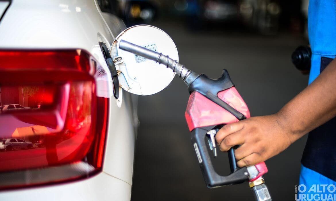 Governo publica MP que prorroga desoneração de impostos federais sobre a gasolina