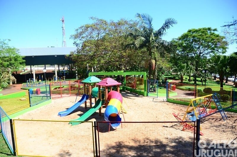 Dois Irmãos das Missões: Praça João Alberto de Oliveira recebe investimentos em infraestrutura