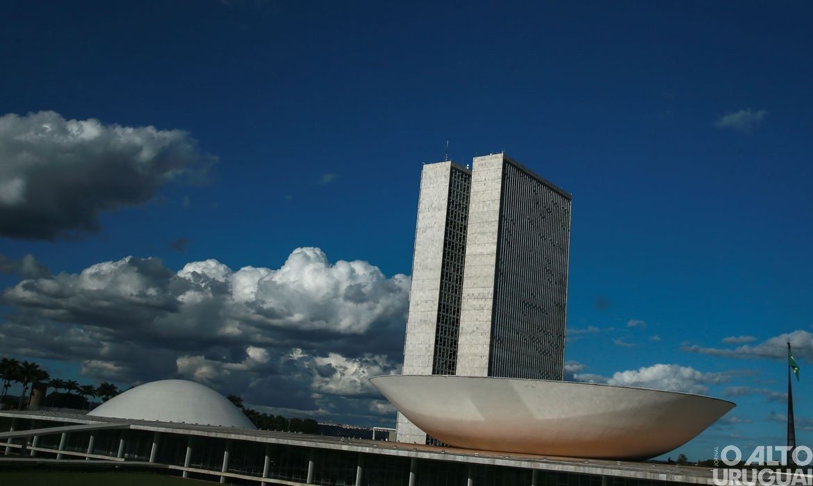 Congresso promulga PEC da Transição