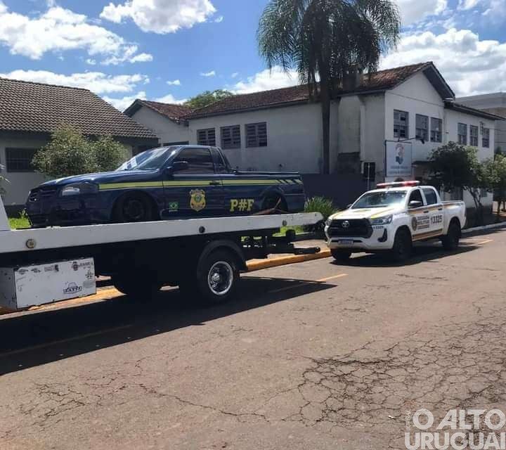 Polícia apreende veículo com adesivos irregulares em Rodeio Bonito