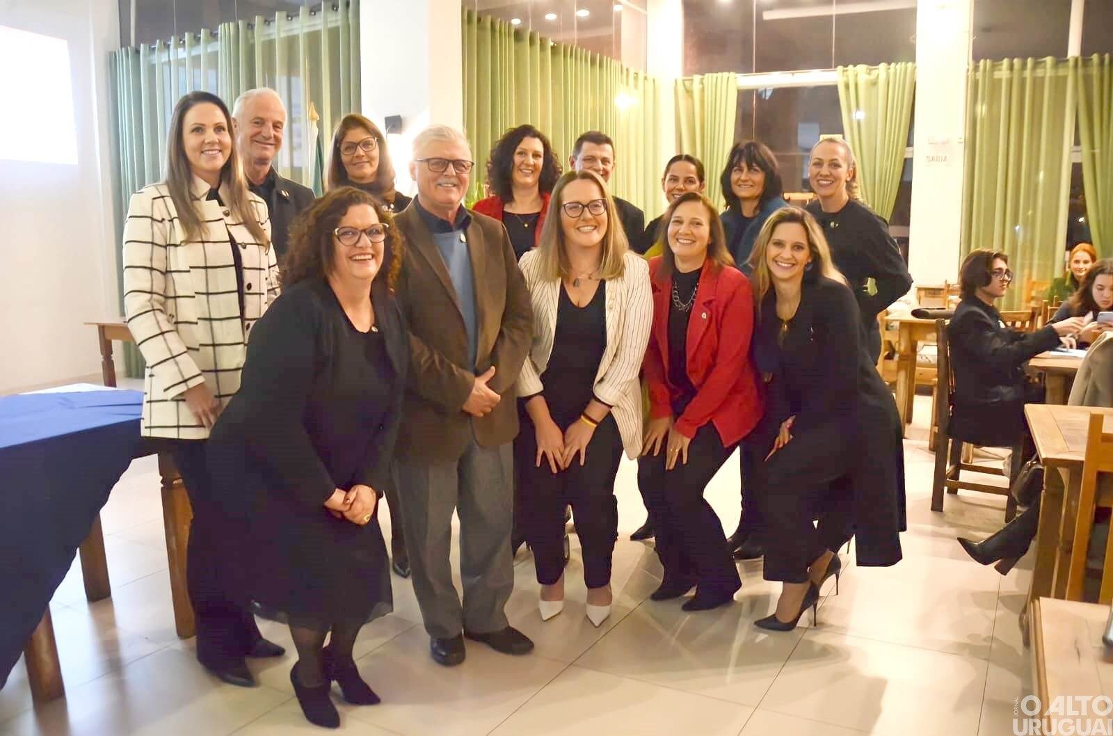 Rotary Club FW Barril e Interact empossam novas diretorias