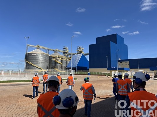 JBS apresenta a estrutura da fábrica de ração em Seberi