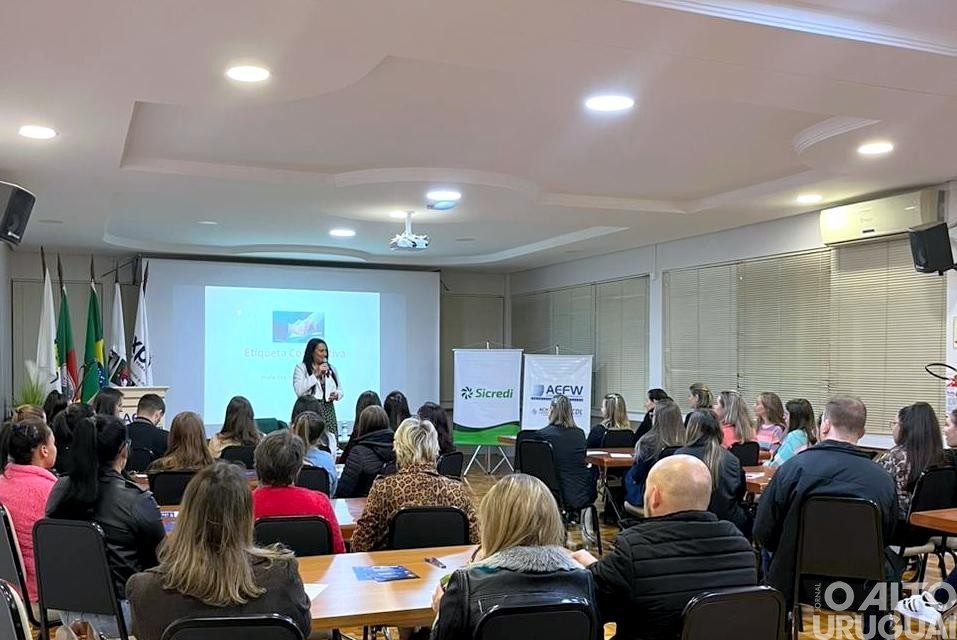 Curso de Etiqueta Profissional é realizado pela Associação Empresarial ACI/CDL