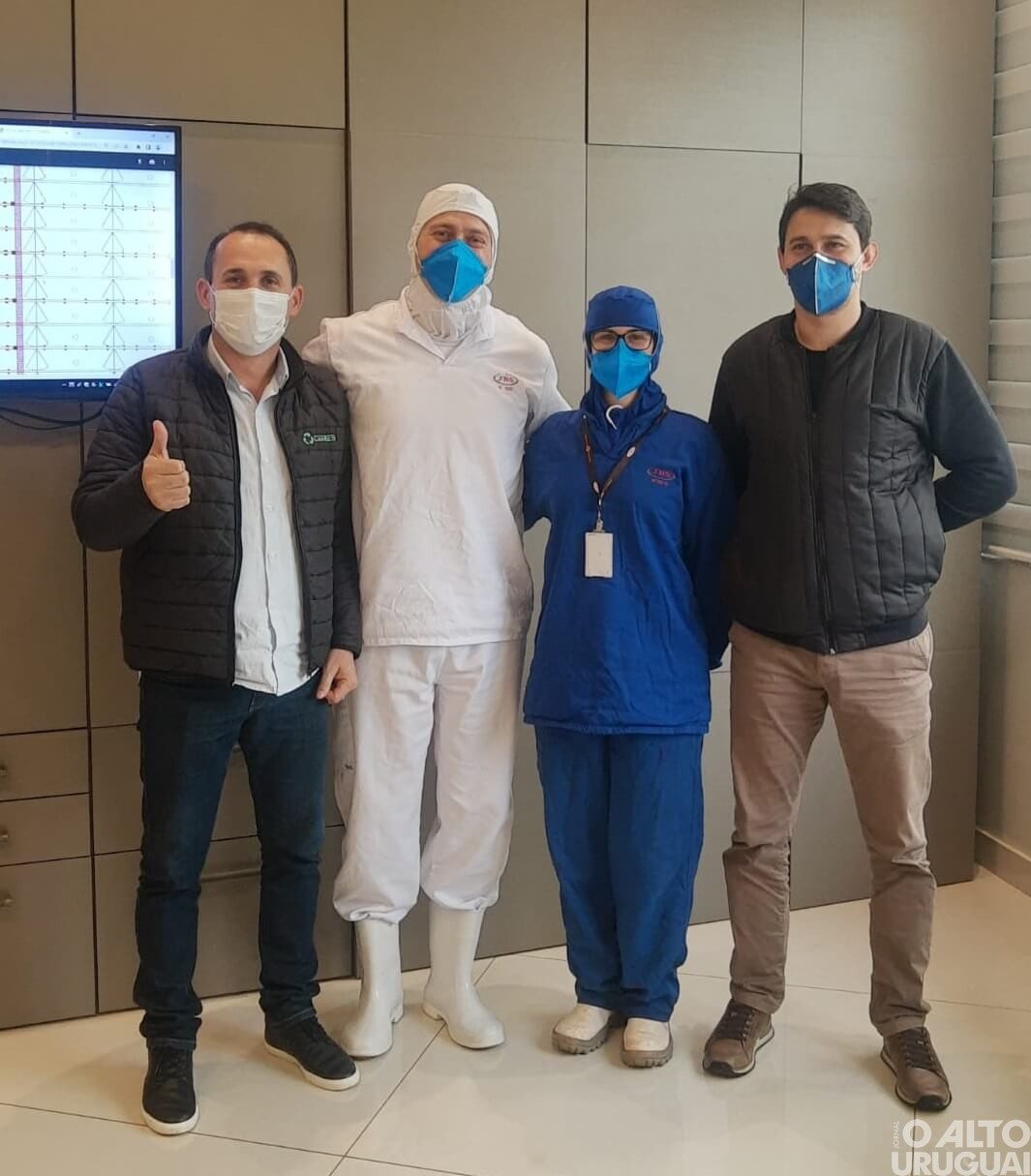 Representantes do Cigres visitam a JBS de Seberi