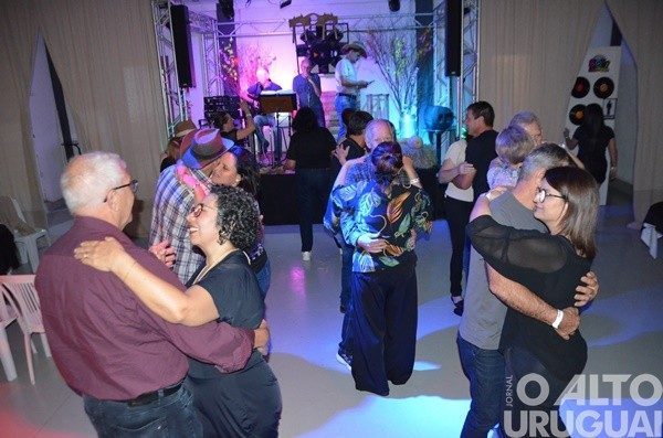Modão: Los 80’s amplia cenário do entretenimento em FW