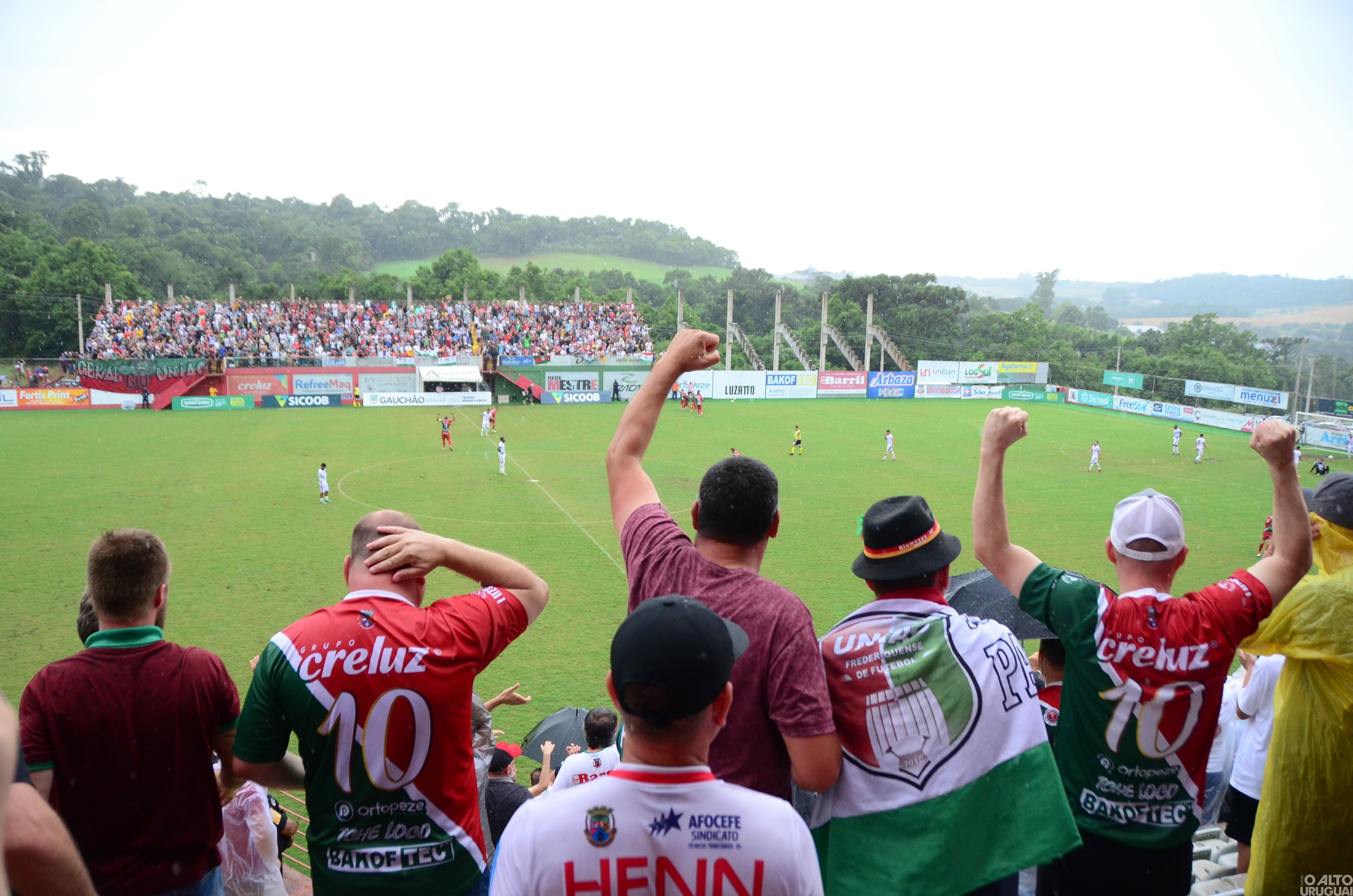 União-FW goleia e é campeão da Divisão de Acesso