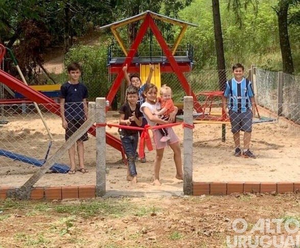 Administração de Erval Seco inaugura praça na linha Capivara Alta