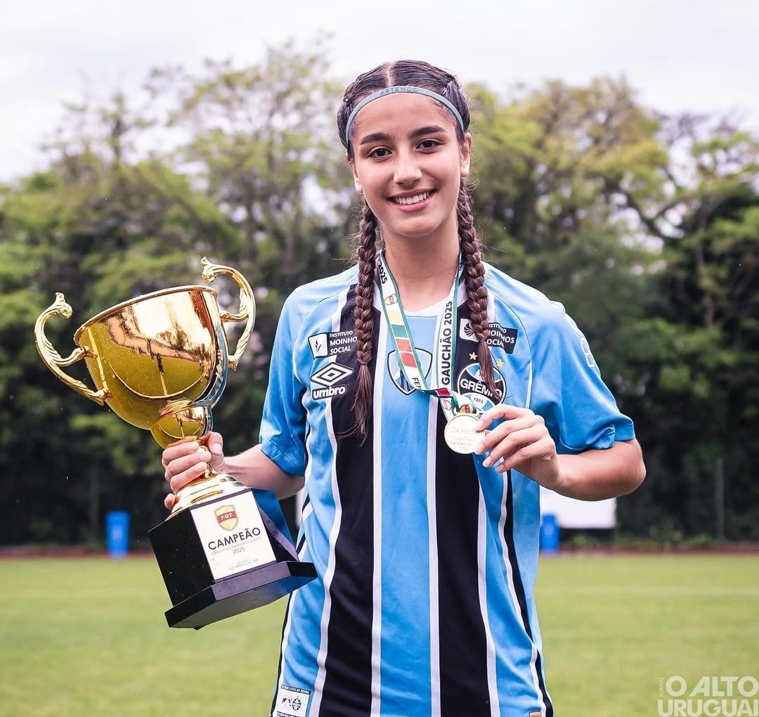 Lara Mônica conquista o Gauchão Feminino sub-15 com o Grêmio