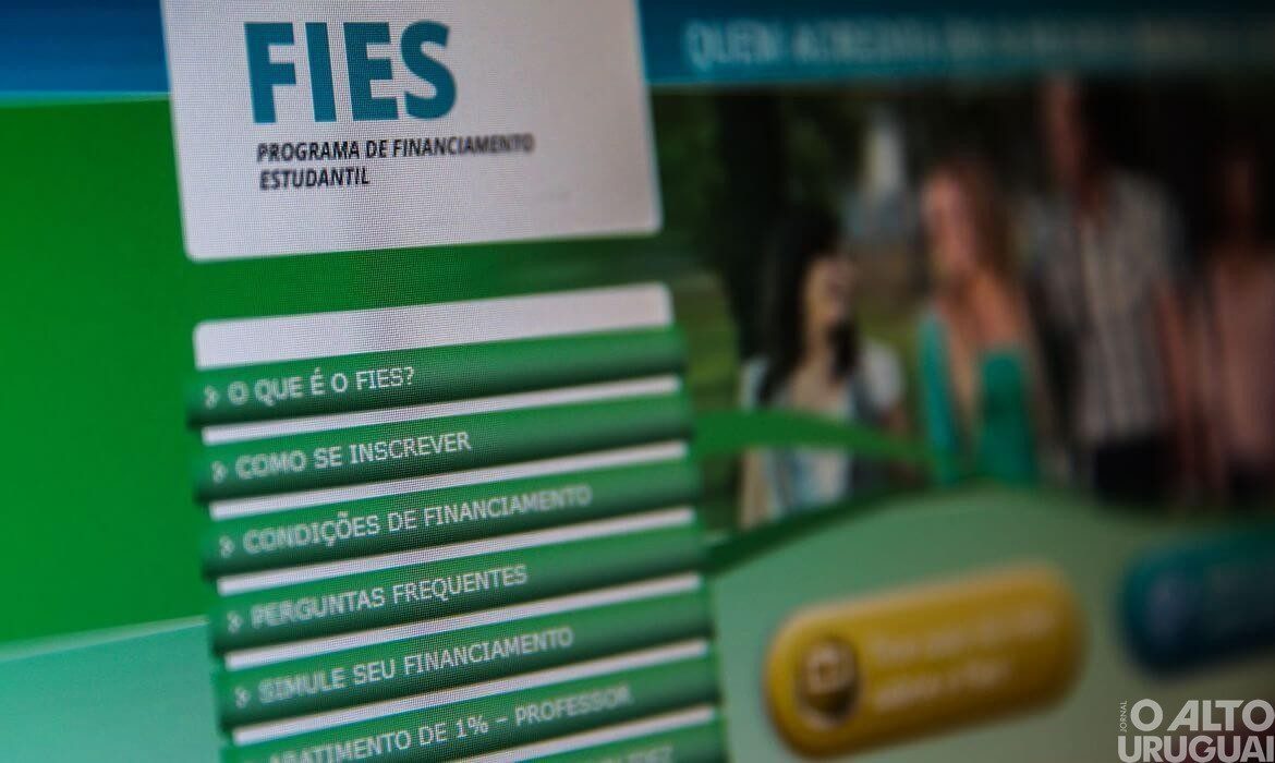 MEC anuncia valores semestrais de financiamento do Fies