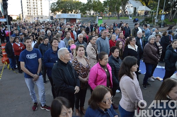 Confecção dos tapetes de Corpus Christi mobiliza católicos em FW