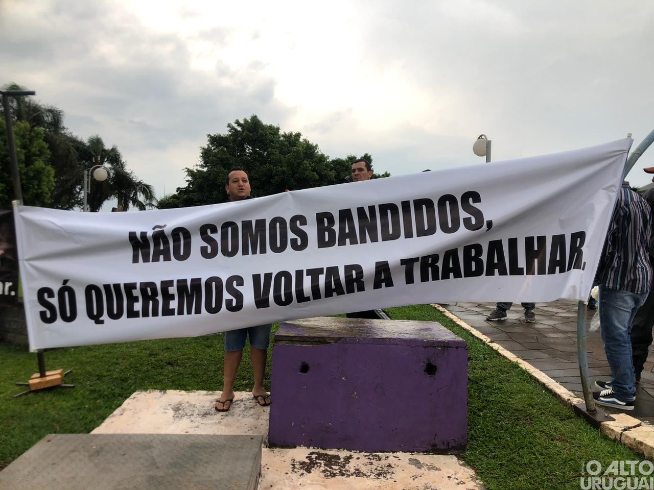 Garimpeiros realizam manifestação e cobram vistoria do Exército