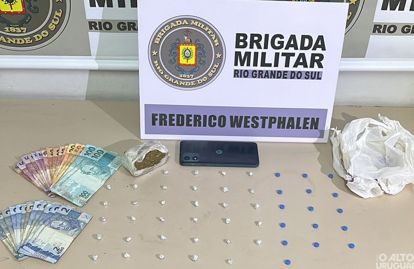 Mulher é presa por tráfico de drogas durante ação da BM em FW