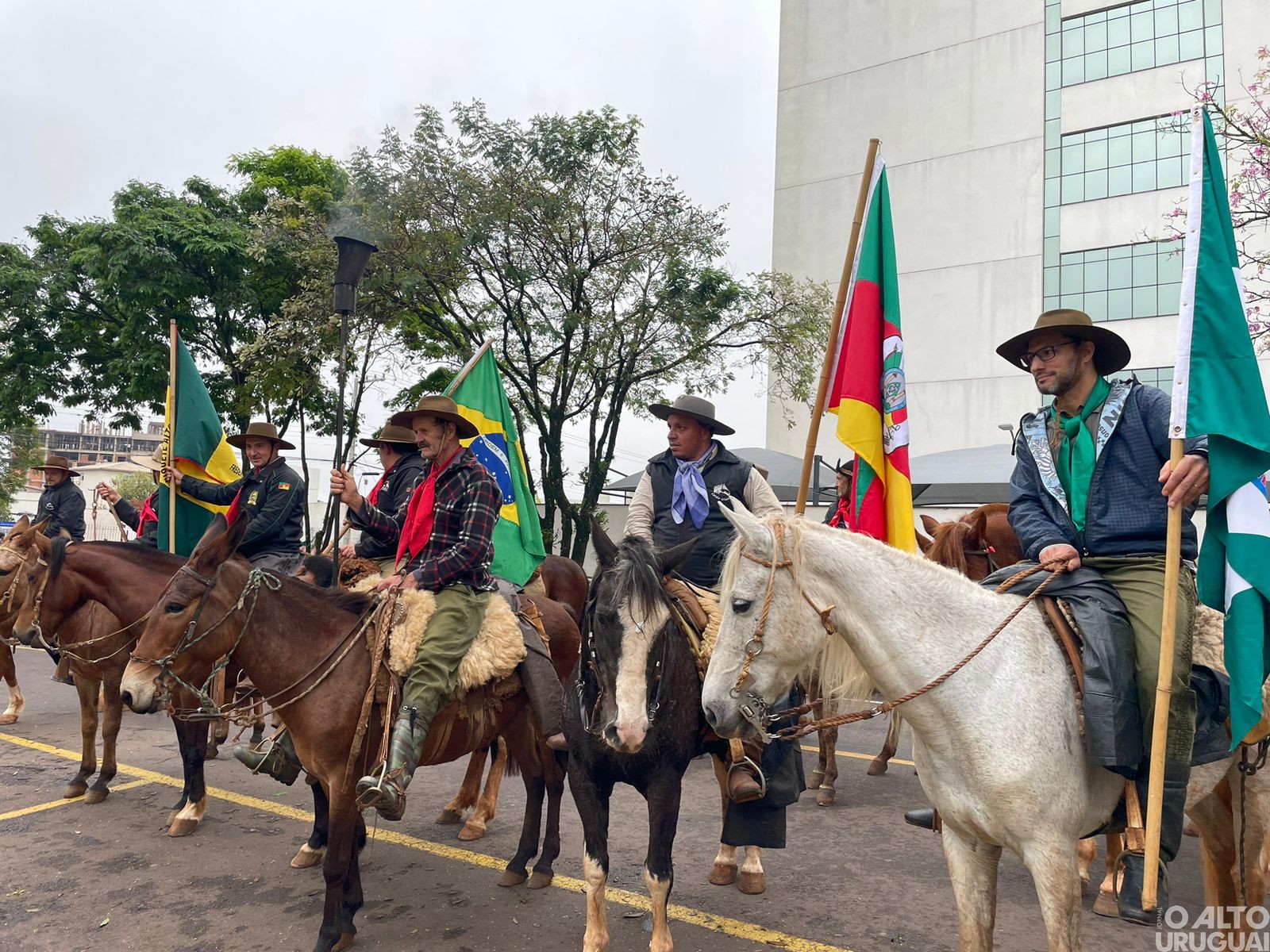 Tradicionalistas chegam a FW com a Chama Crioula