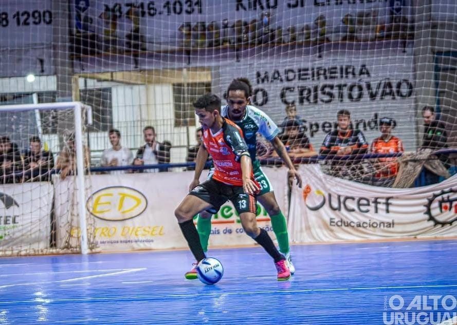 Guarani bate a AFUCS no clássico e avança às semifinais