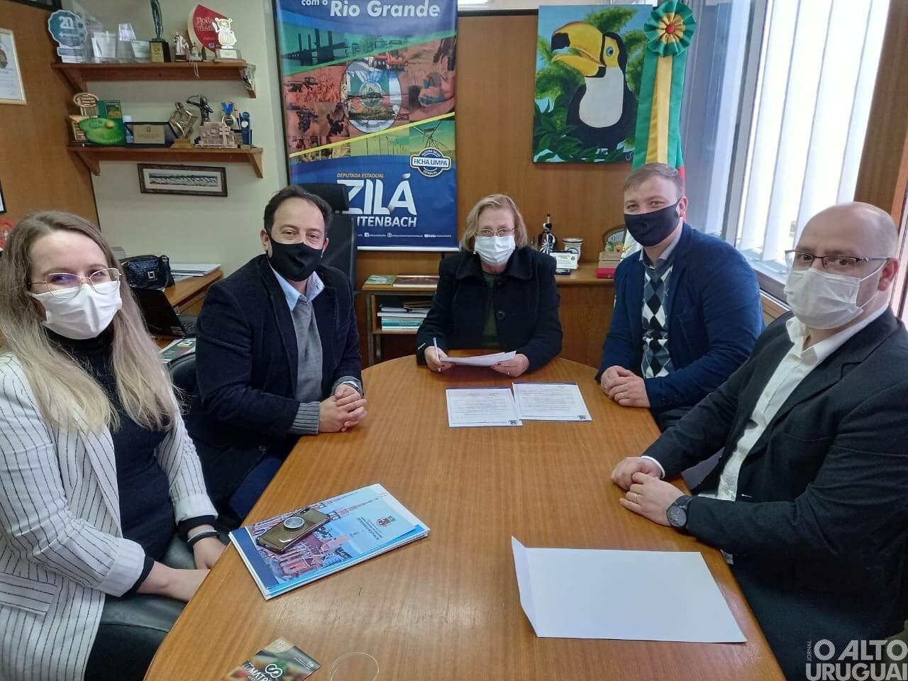Vereadores de FW se reúnem com deputada Zilá para tratar de demandas da saúde