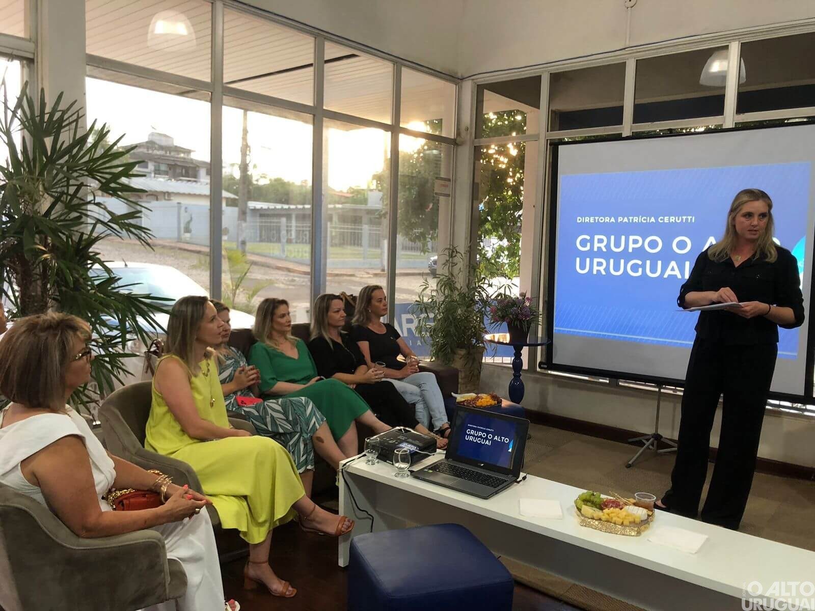 Grupo O Alto Uruguai apresenta revista Set a convidados