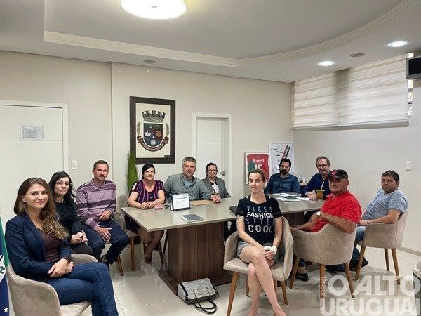Administração realiza reunião para tratar tema no município