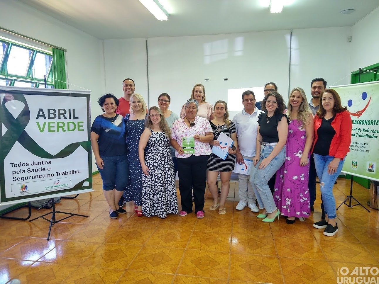 Coordenadora da 20ª CRE participa de reunião de apresentação da Lei Abril Verde