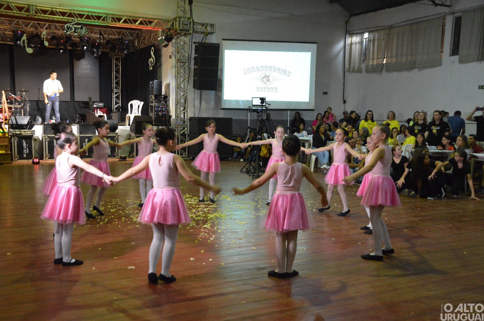 Alunos e comunidade de Erval Seco participam do Festival Estudantil