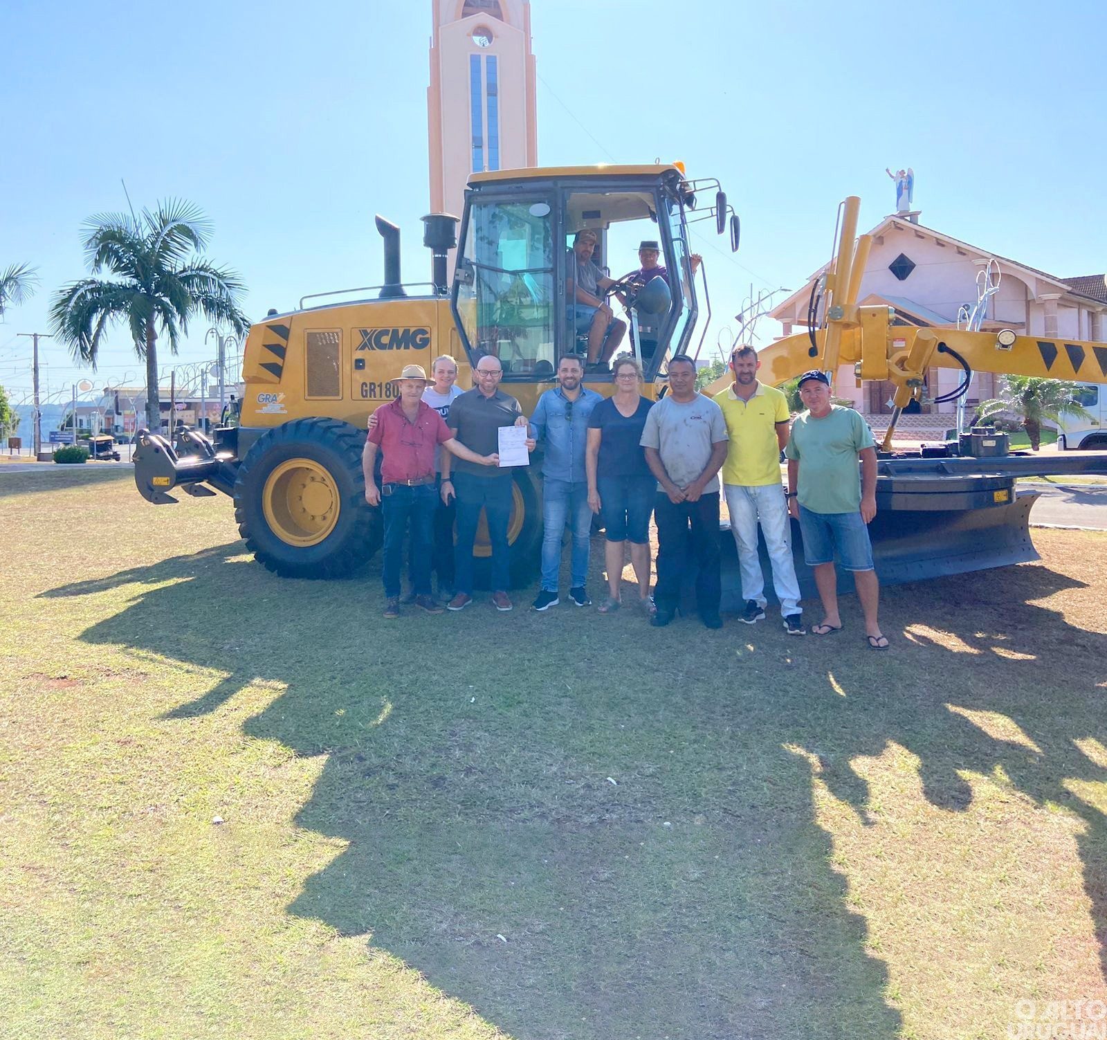 Município de Ametista do Sul recebe nova motoniveladora