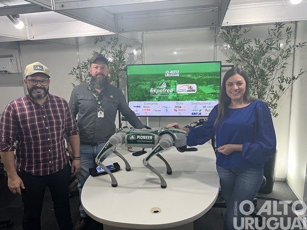 Podcast inédito na Expofred destaca robô e inovação no campo