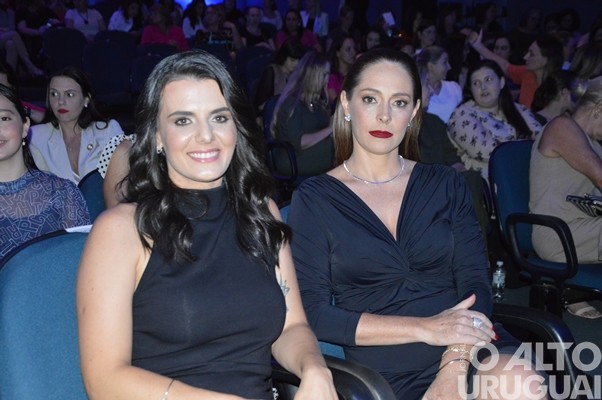 Mais de 800 pessoas participam de palestra com Leila Ama em FW