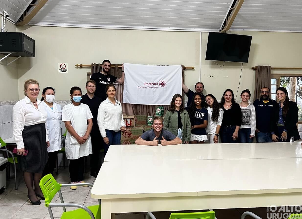 Família Rotaria arrecada mais de 2 mil litros de leite para o Lar dos Idosos
