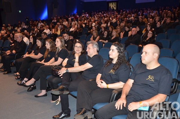 Emoção e reencontros marcam os 30 anos do Coral da URI/FW